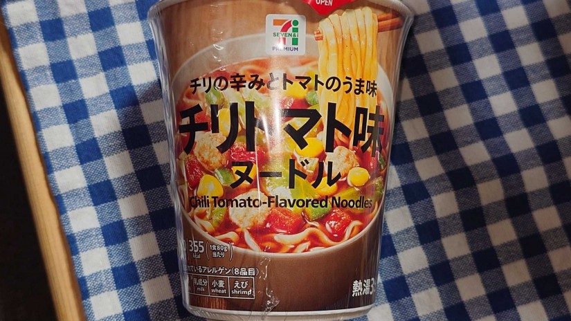 チリの辛みとトマトのうま味 チリトマト味ヌードル