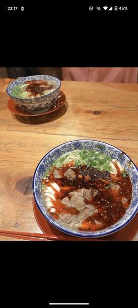蘭州麺 ラー油多め、パクチーあり、ニンニクの葉あり