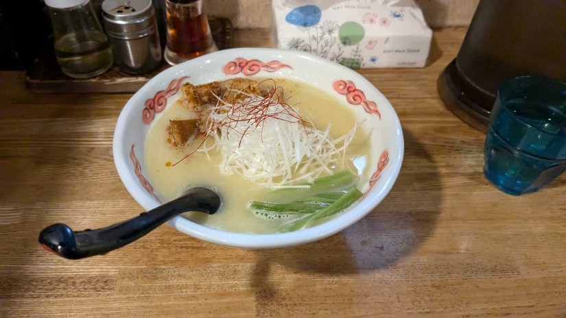 辛鶏白湯麺ラーメン
