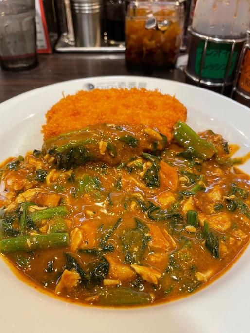 ほうれん草カレー+チキンにこみ 5辛