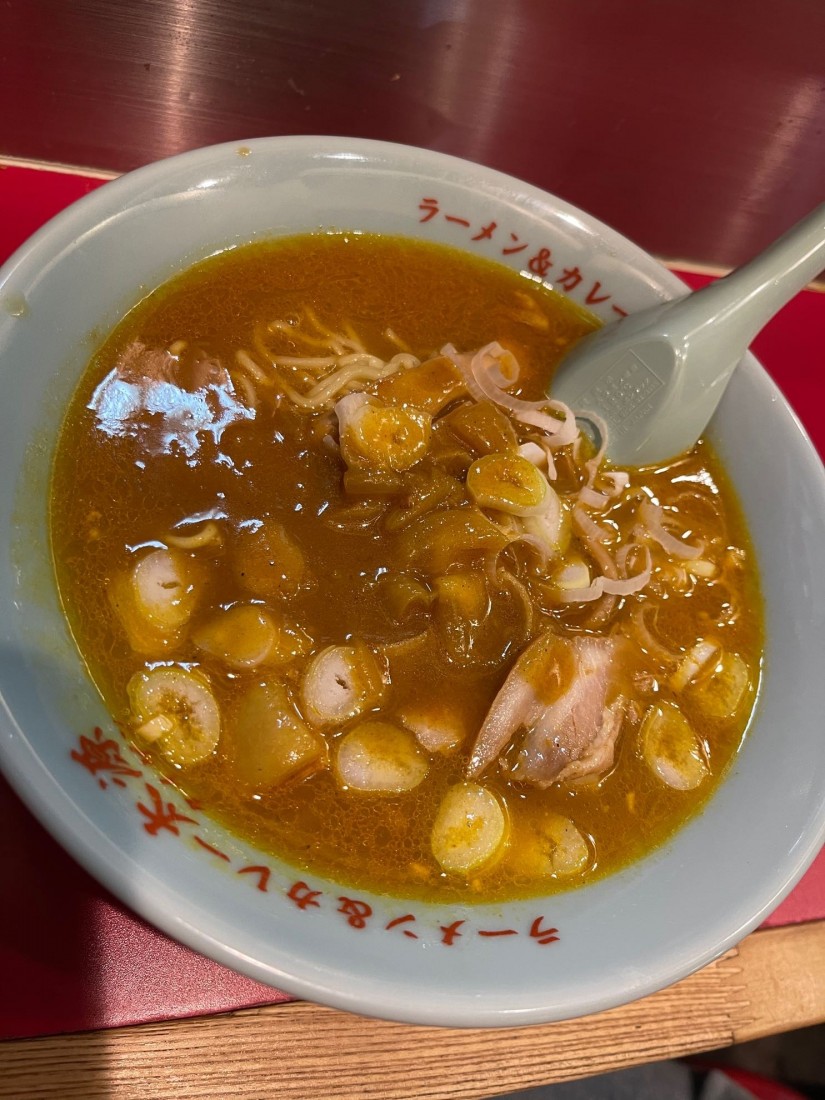 カレーラーメンニンニク増し増し 普通