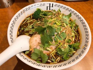 スパイス・パクチーラー麺 辛さ増し、スパイス増し