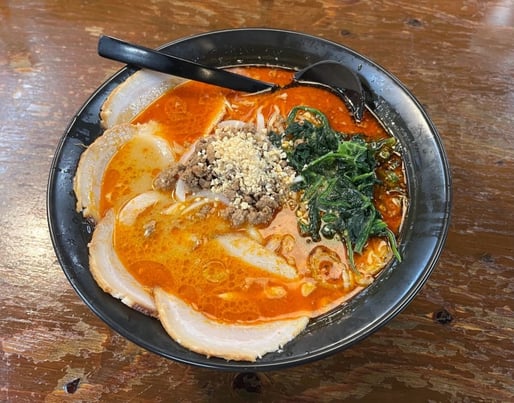 坦々麺大盛りチャーシュートッピング