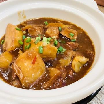    砂鍋炖牛腩土豆 牛バラとジャガイモ鍋         