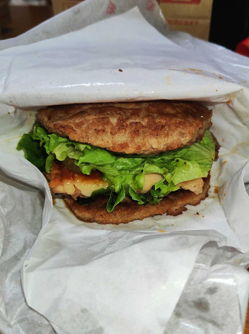 スパイシーにくにくにくバーガー 辛