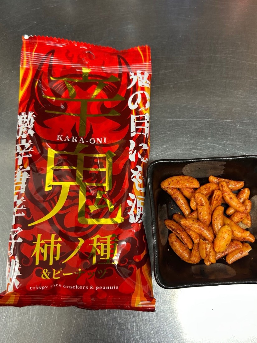 辛鬼柿ノ種＆ピーナッツ 鬼の目にも涙激辛唐辛子味