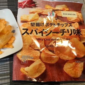 ７プレミアム　堅揚げポテト　スパイシーチリ味