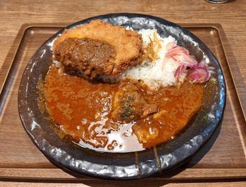 スパイシーチキンカレー チキンカツのせ Very Hot