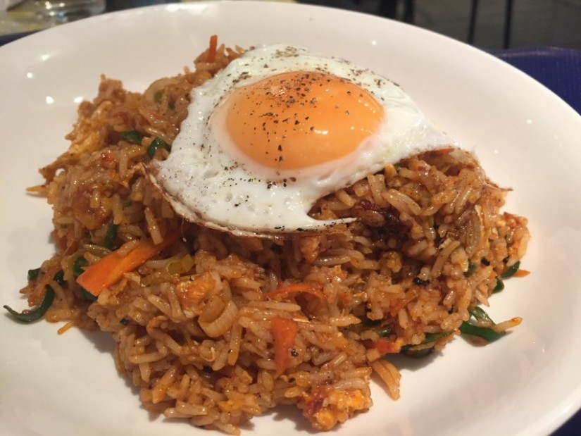 Cランチ(チキンカレー➕炒飯➕サラダ)