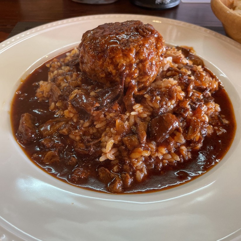 三時間じっくり煮込んだハッシュドビーフ丼 ハンバーグのせ