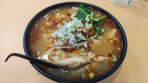 麻辣牛肉刀削麺