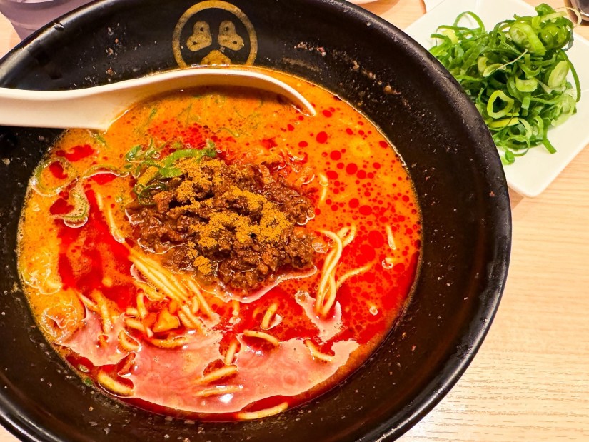 スパイシー豚骨担々麺