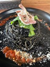 イカスミのトマトソース 少し辛めです