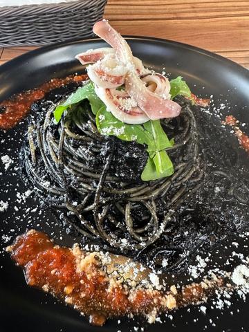 イカスミのトマトソース 少し辛めです