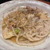 浅利とキャベツの黒七味 ペペロンうどん