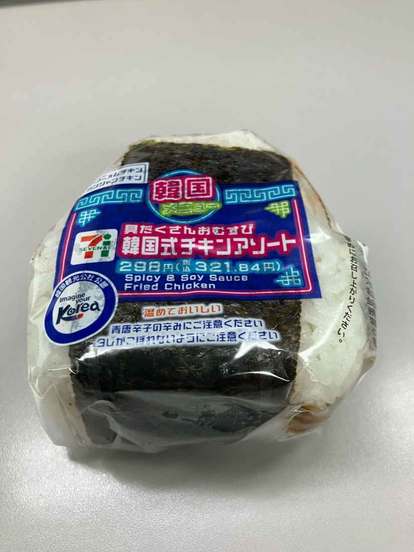 韓国メニュー　具たくさんおむすび　韓国チキンアソート