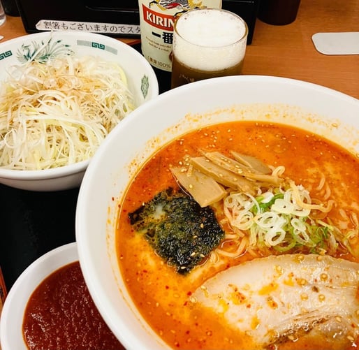 ピリ辛とんこつネギラーメン 秘伝の辛みそ トッピング