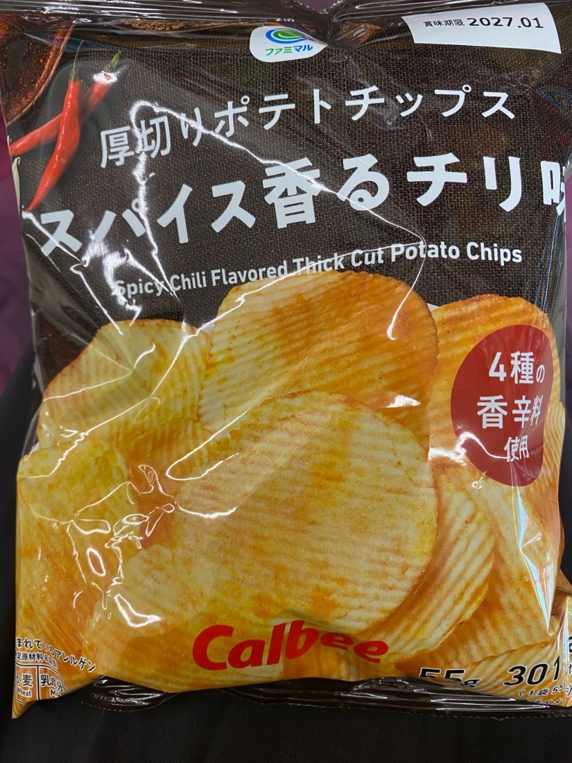 厚切りポテトチップス スパイス香るチリ味