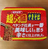 ペヤング超大盛やきそば ペヤング社員が一番美味しいと思う辛さに仕上げました。