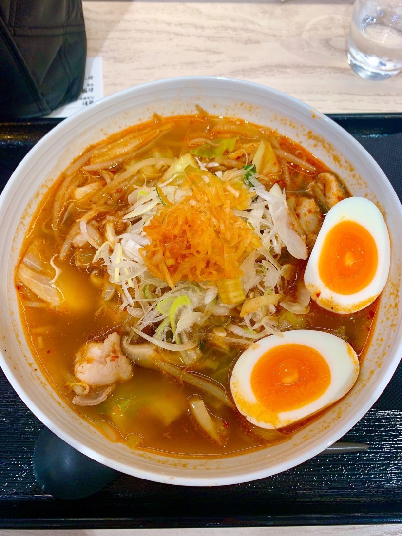 ぷりっぷりホルモンの火鍋麺