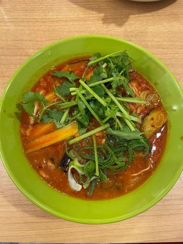 パクチー入り太陽の麻婆茄子トマト麺 激辛