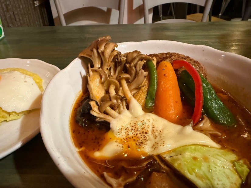 ハンバーグカレー 舞茸チーズトッピング 5辛(激辛マニア)