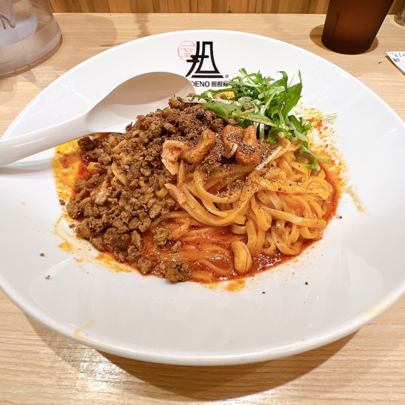 白胡麻汁無し担々麺 すごくしびれる、激辛