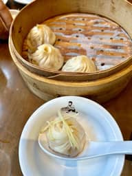 香辣蟹肉小籠包 🌶️🌶️