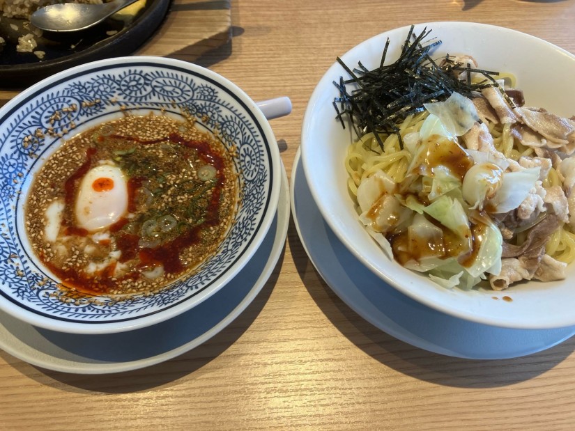 とろける半熟卵の旨辛肉つけ麺