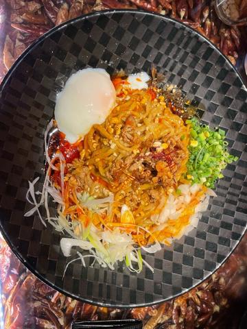温玉乗せ汁なし担々麺 痺れ2 辛さ10
