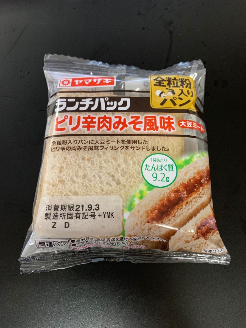 ランチパック ピリ辛肉みそ風味