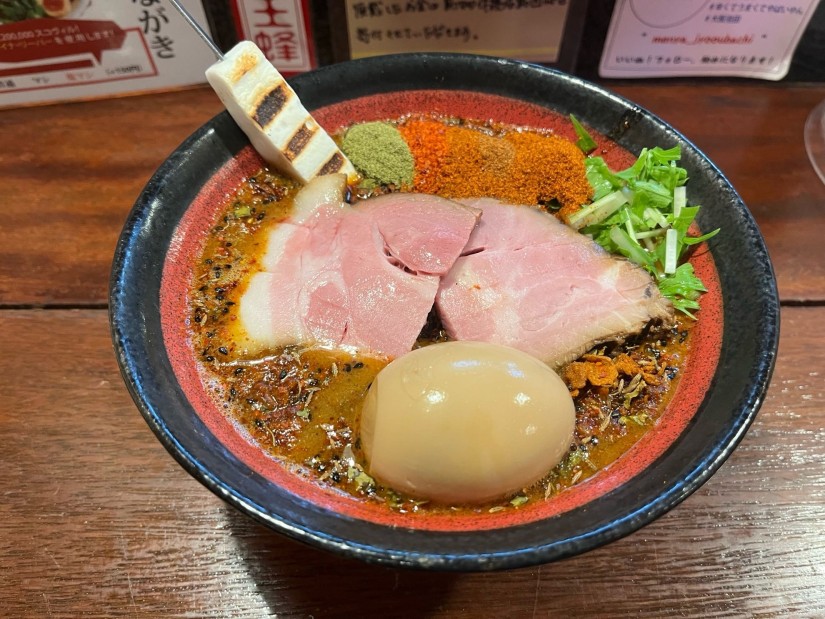 紅一点 カラ:鬼マシ シビ:マシ