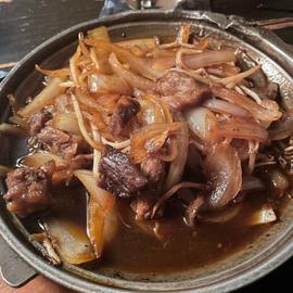 牛すじと玉ねぎのピリ辛炒め