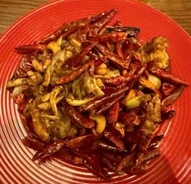 旨辛！鶏肉と唐辛子のピリ辛炒め〜辣子鶏丁（ラーヅーチーティン）〜 激辛