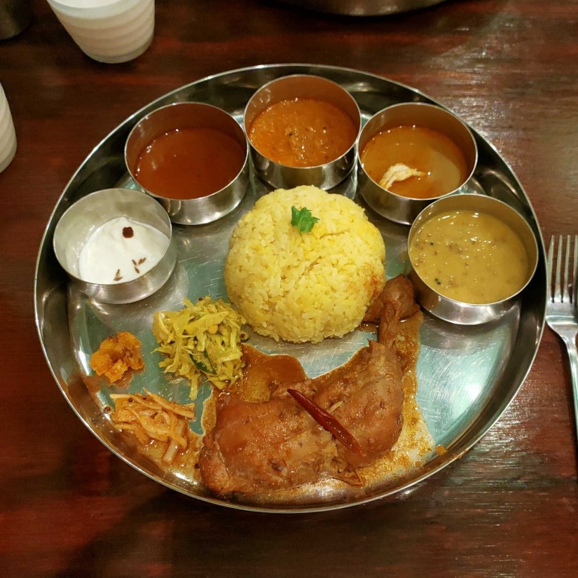 夜のタリカロカリー・プレート