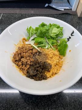 汁無し坦々麺 その時のオススメ唐辛子で注文時にお好みで作ってくれます！