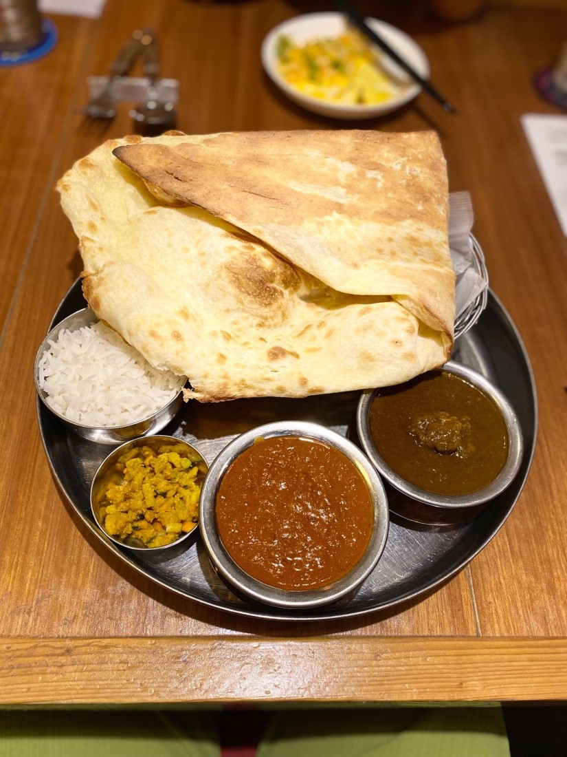 ほうれん草チキンとキーマカレー ４辛