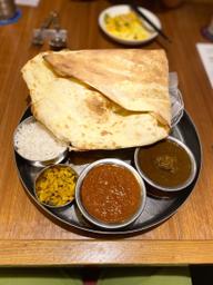 ほうれん草チキンとキーマカレー ４辛