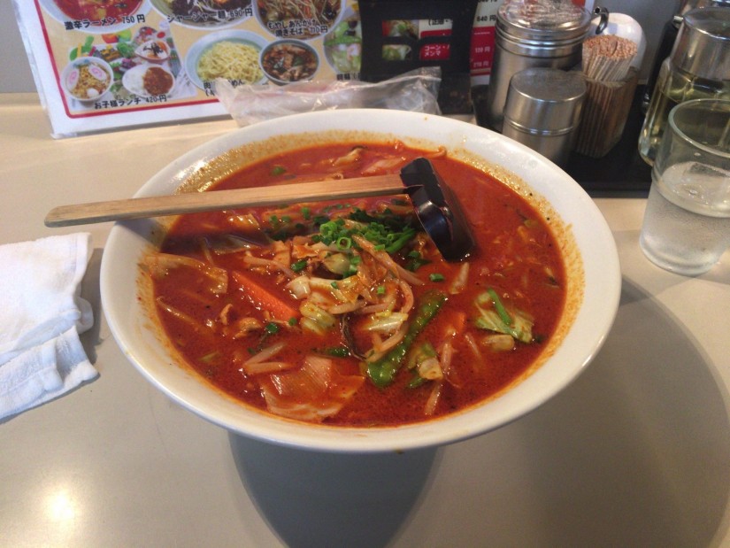 激辛ラーメン 辛さ強めでと伝える。