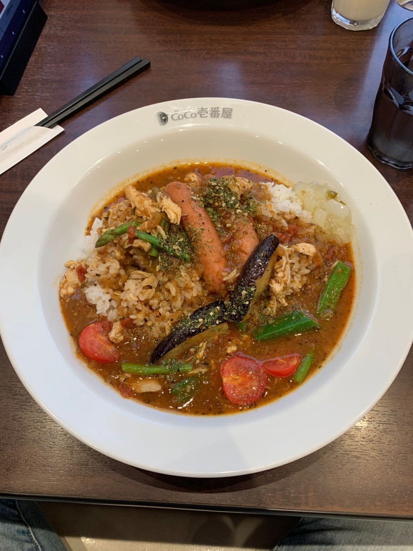 チキンと夏ベジのスパイスカレーウインナートッピング 1辛