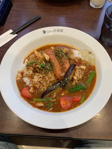 チキンと夏ベジのスパイスカレーウインナートッピング 1辛