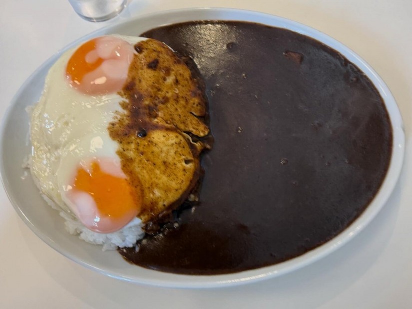 目玉カレー 辛口  大盛