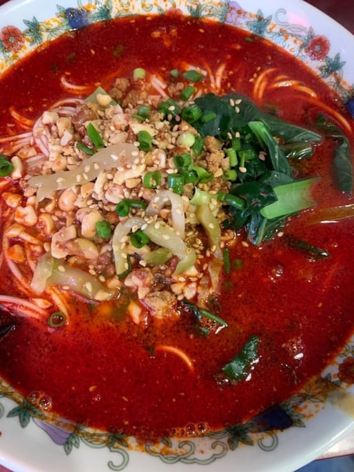 汁有り坦々麺¥880 サラッとした淡麗坦々麺