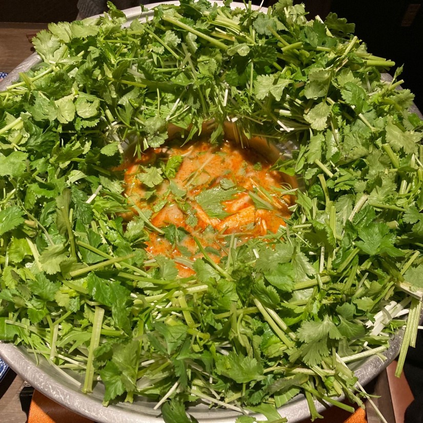 爆盛りパクチーと水菜のトムヤムクン鍋