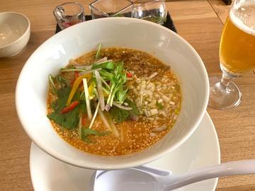 胡麻香る担々麺