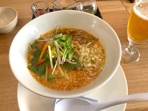 胡麻香る担々麺