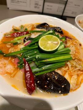 九州産激辛唐辛子粉「大魔王」使用 野菜たっぷり大辛ニラちゃんぽんうどん 超挑戦的激辛