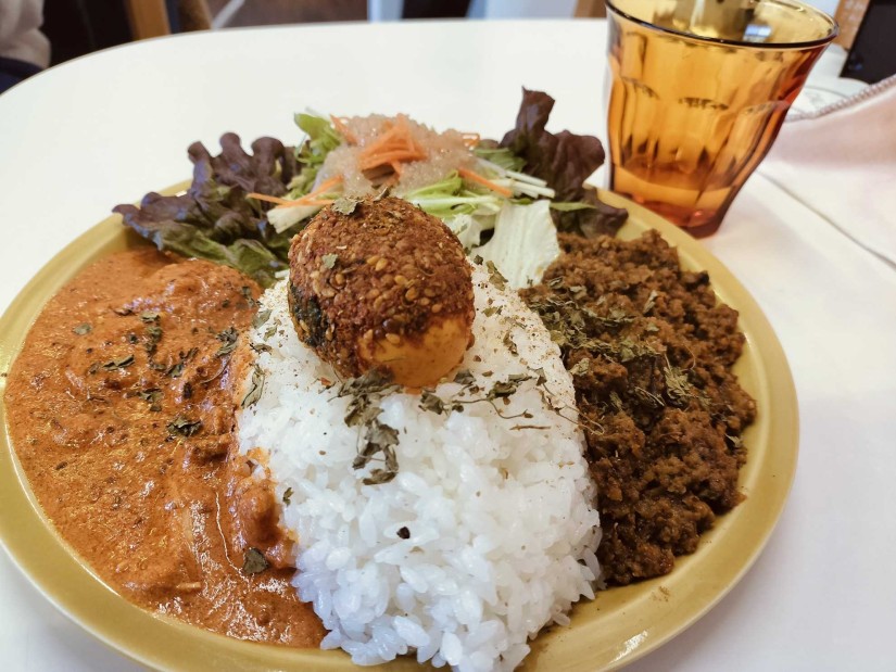 バタークリームチキンカレー+ドライキーマカレー 甘口+辛口