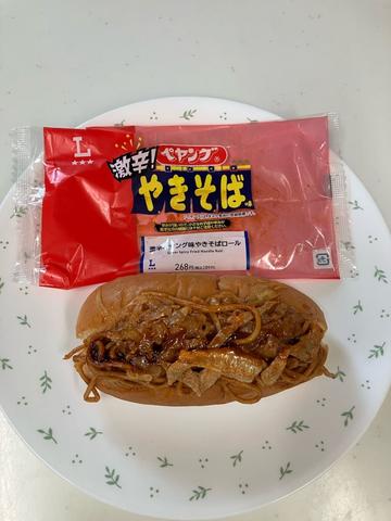 激辛ペヤング味やきそばロール