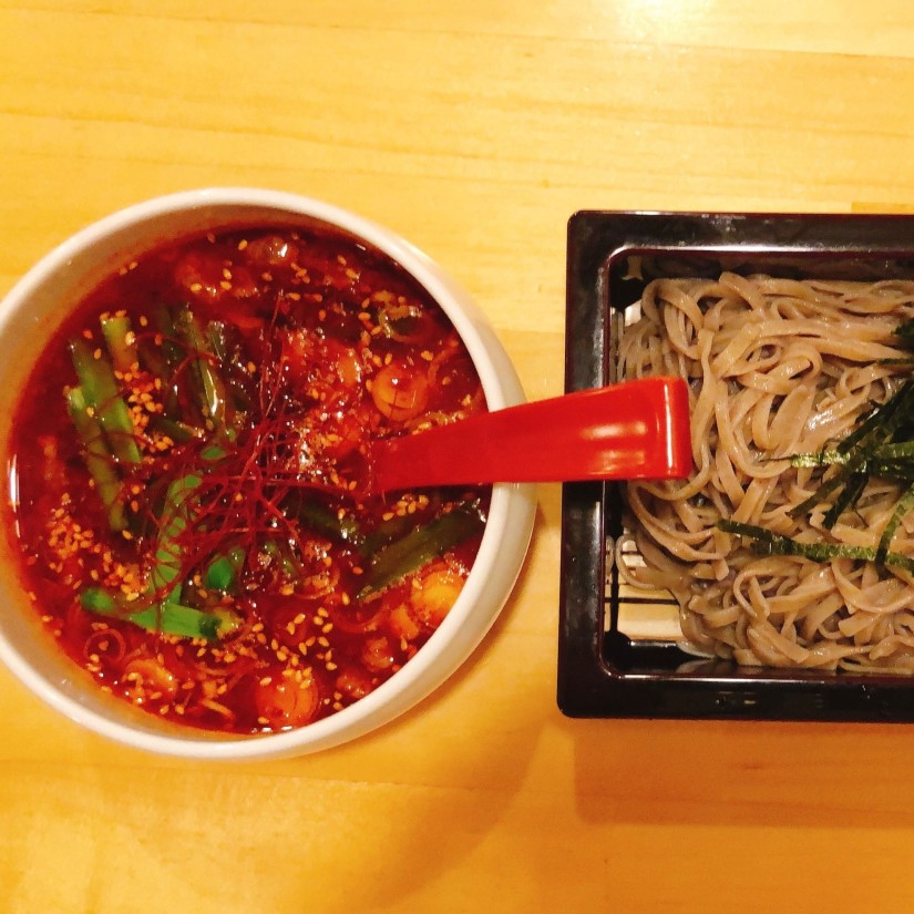 辛つけもつ蕎麦